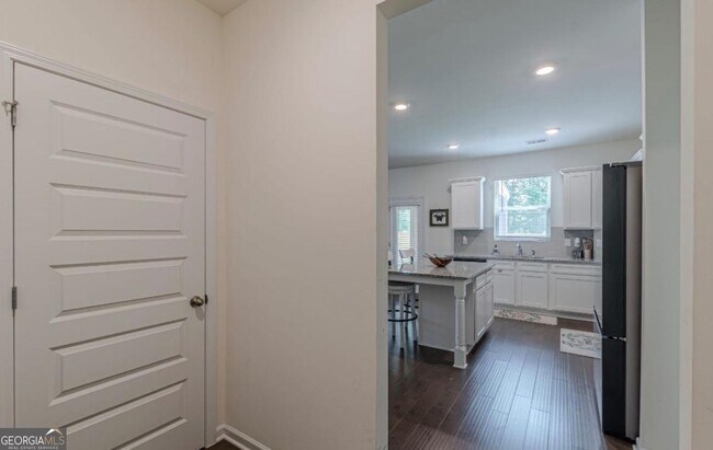 Building Photo - 367 Noblewood Dr