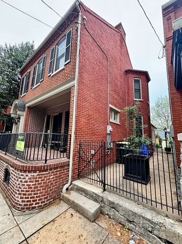 Building Photo - 729 E Orange St