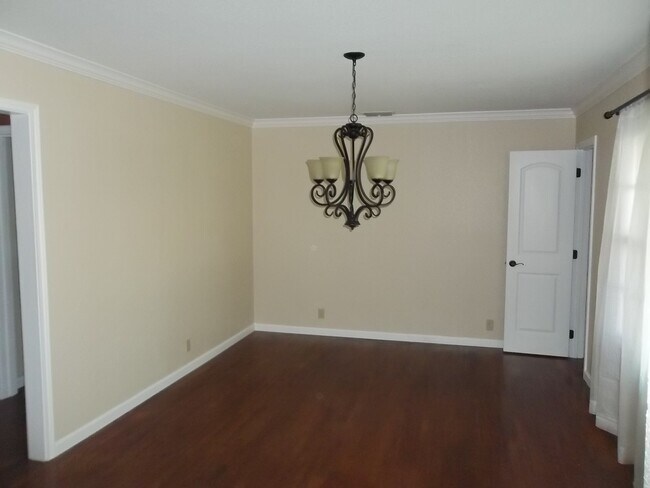Building Photo - 3 BEDROOM, CLOSE TO SCOTT & WHITE