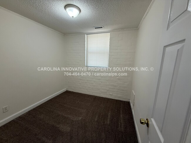 Building Photo - 2122 Rush Wind Dr