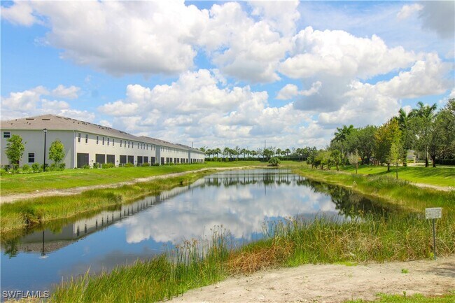 Building Photo - 2213 Avocado Ln