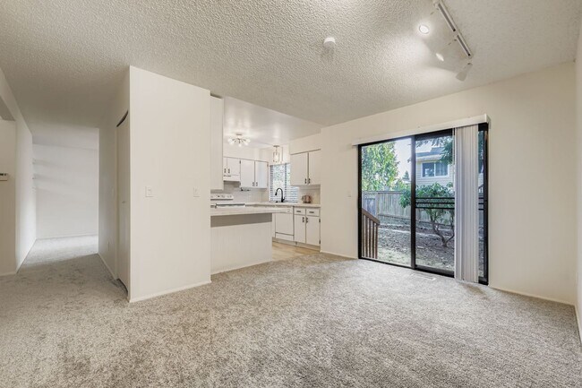 Building Photo - Fully-Remodeled 3 Bed 2.5 Bath Kirkland Home!