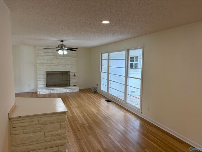 Building Photo - 8009 Whitesburg Dr