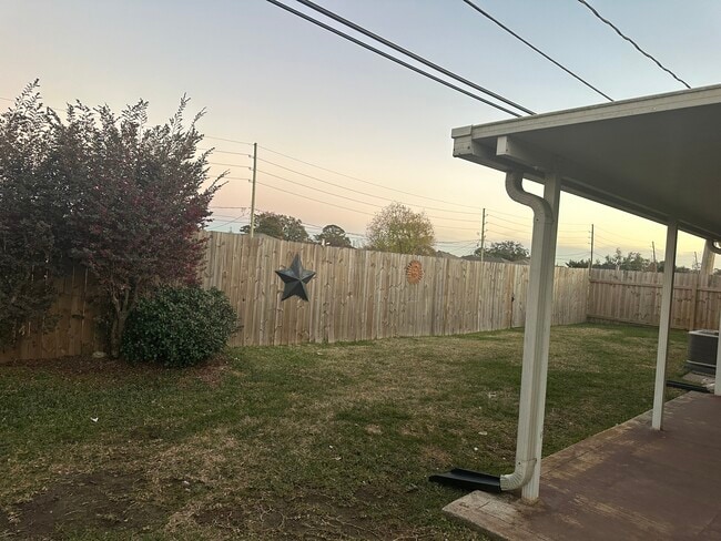 Building Photo - 3250 E Lafourche Ct