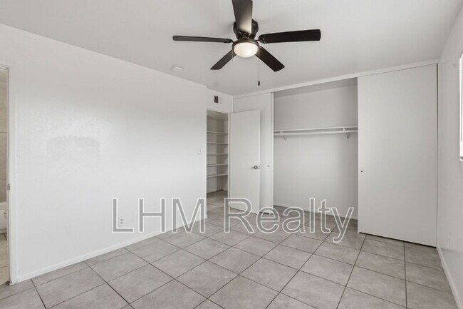 Building Photo - 5321 W Lewis Ave