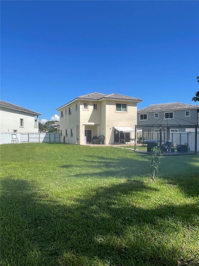 Building Photo - 3102 NE 3rd Dr