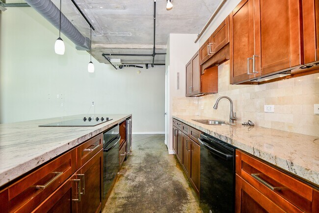 Building Photo - 2000 Bagby St