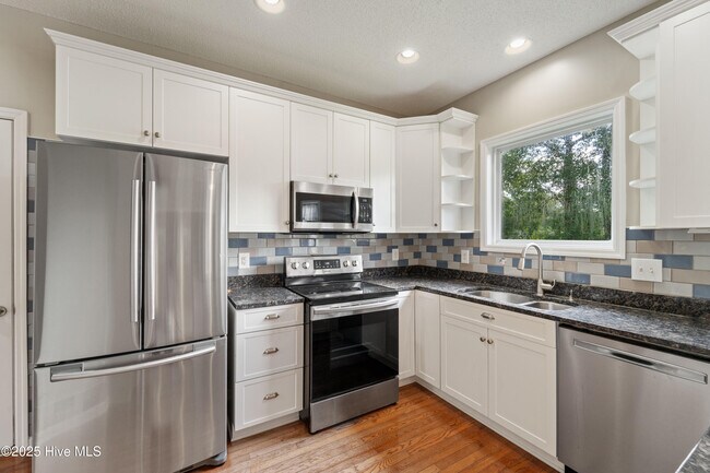 Building Photo - 119 Velma Ln
