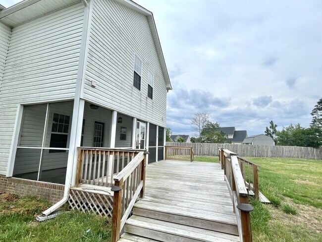 Building Photo - 82 Essex Ct W