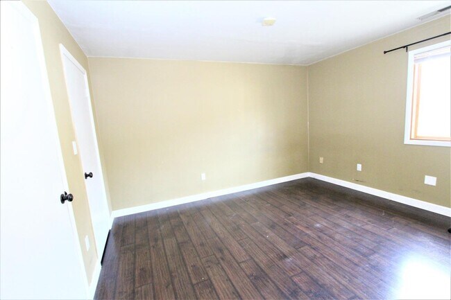 Building Photo - 604 Ravens Crest Dr