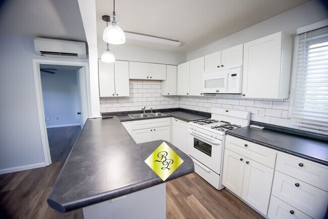 Primary Photo - 33 N Rembert St