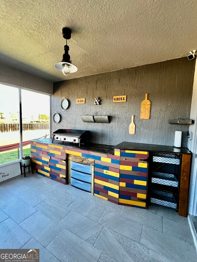 Building Photo - 125 Walnut Wy