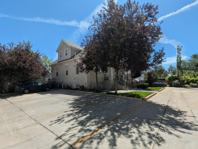 Building Photo - 676 Markea Ave