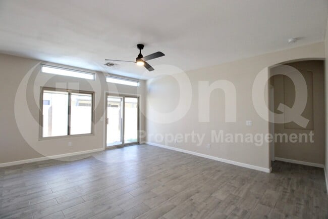 Building Photo - 440 S Val Vista Dr