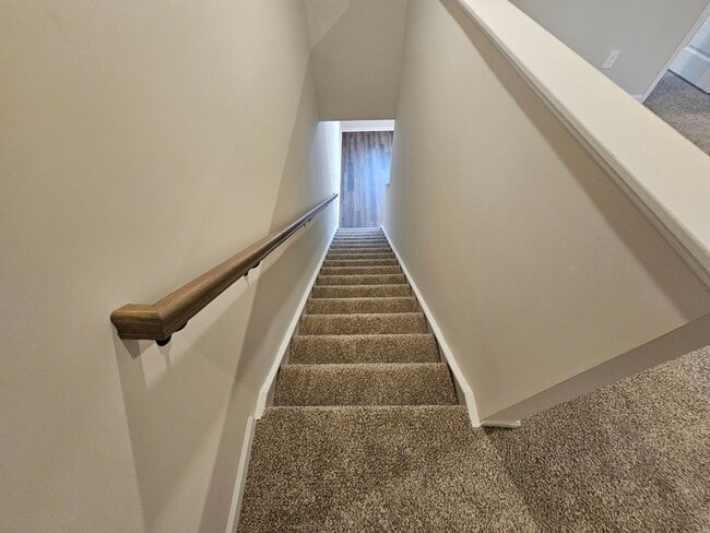 Building Photo - Like-New townhome in Concord