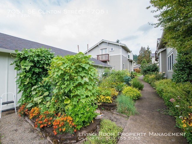 Building Photo - 7051 SE Clinton St