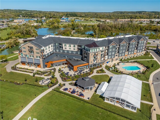 Building Photo - 205 Lakeshore Dr