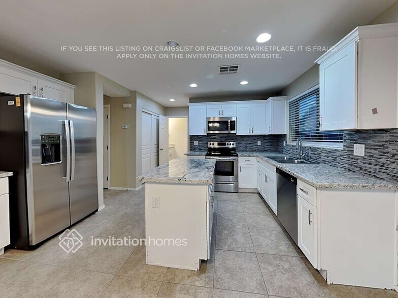 Building Photo - 3845 W Goldmine Mountain Dr