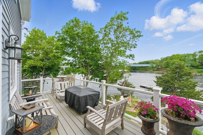Building Photo - 1 Deer Island St