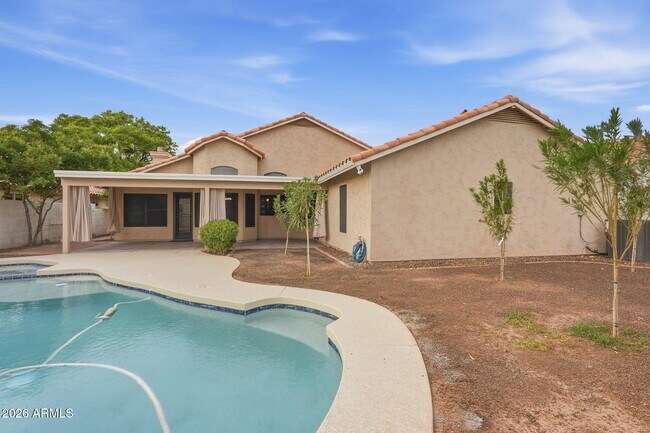 Building Photo - 9941 W Tonopah Dr