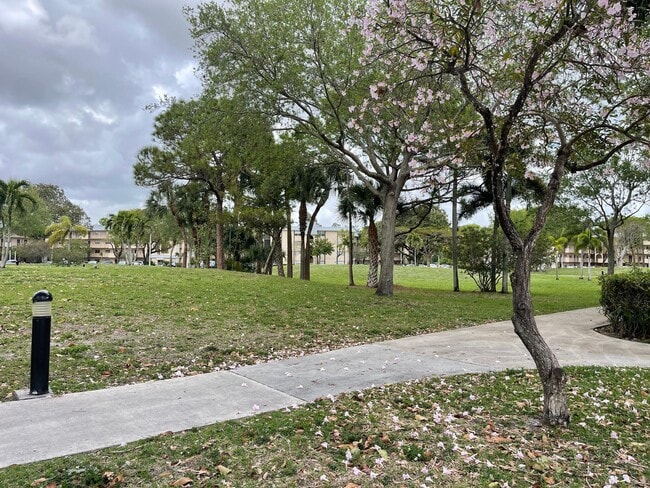 Building Photo - 6300 S Falls Cir Dr