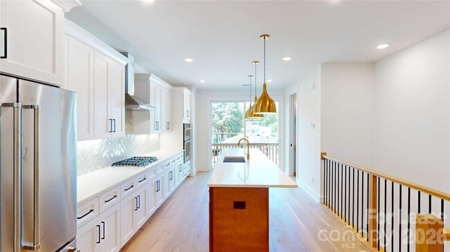 Building Photo - 156 Mattoon St