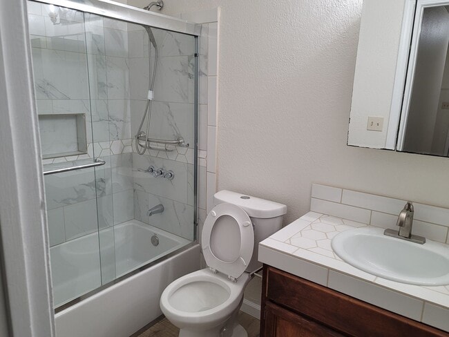 Building Photo - House for Rent!