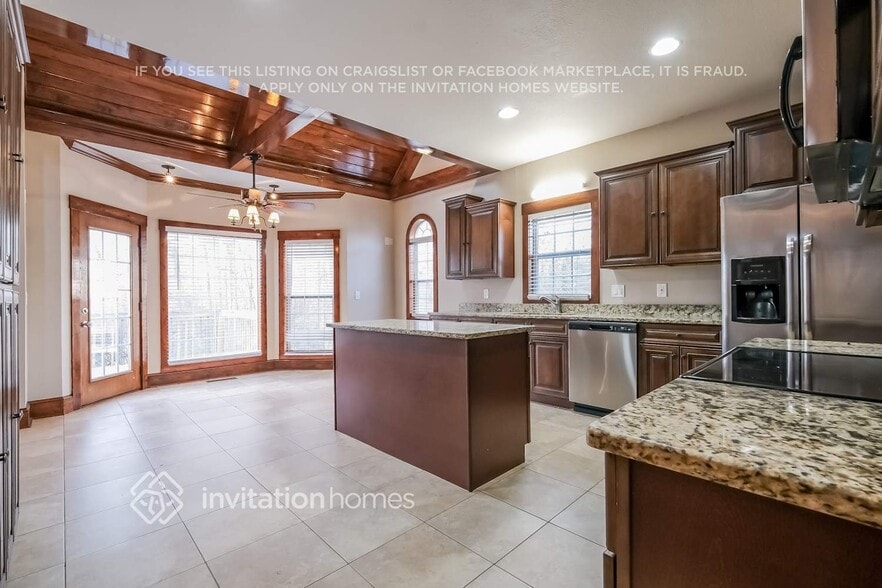 Building Photo - 6223 Spring Lake Dr