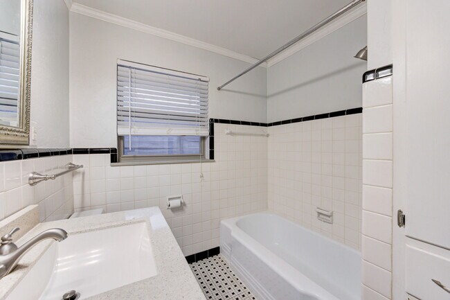 Building Photo - 4121 NW 20th St