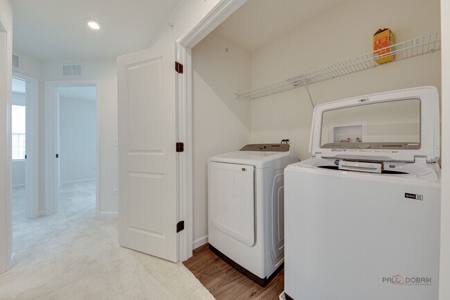 Building Photo - 121 Yorktown Ct