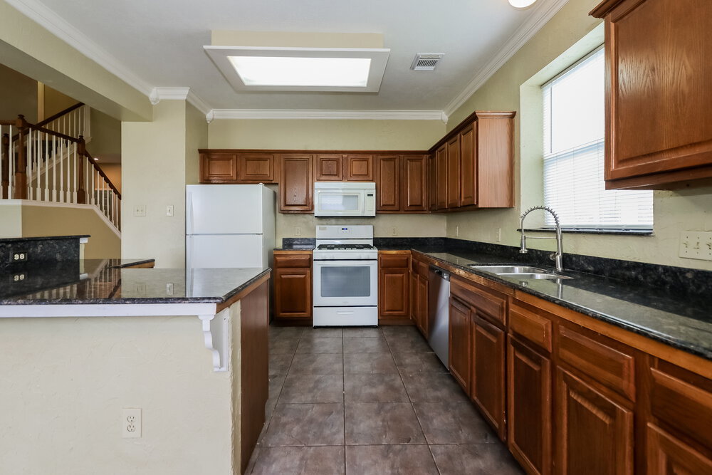 Building Photo - 20407 Avery Point Dr