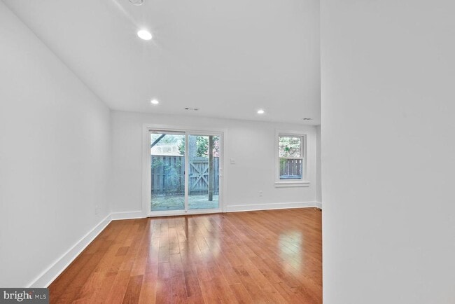 Building Photo - 10222 Arizona Cir