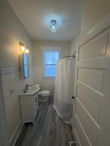 Building Photo - 1904 Perry Ave