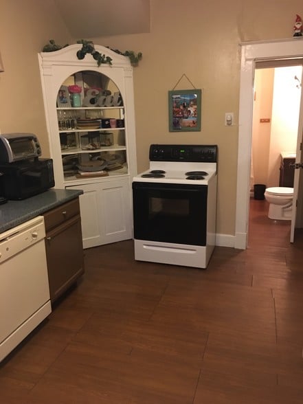 Building Photo - 4180 Glenway Ave