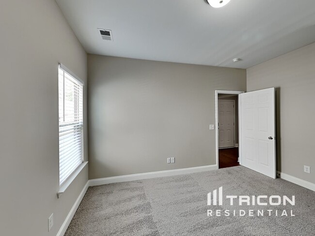 Building Photo - 287 Telavera Dr
