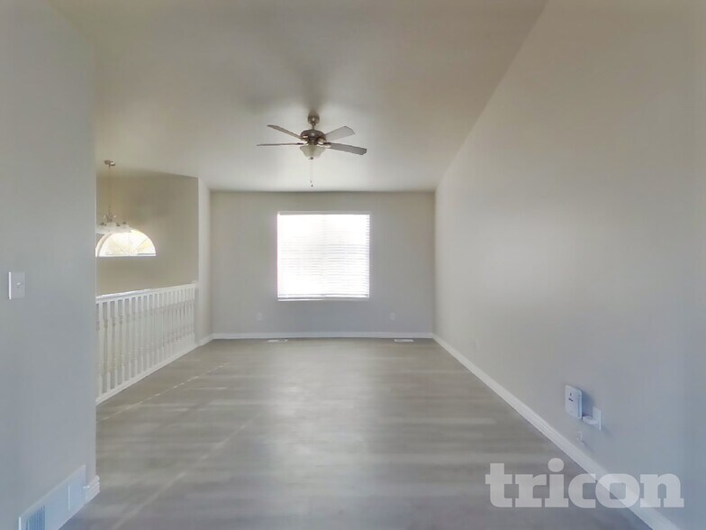 Building Photo - 5447 Midland Dr