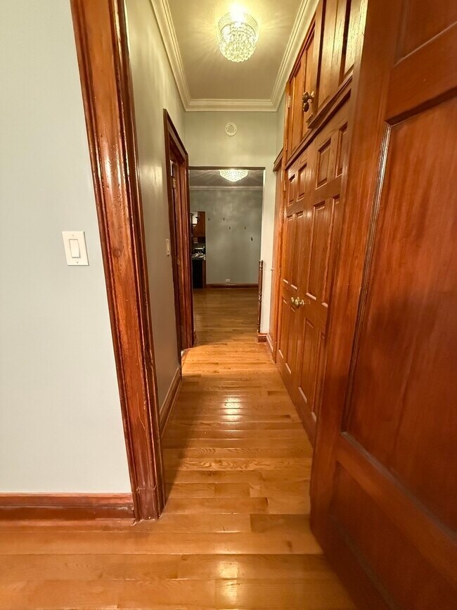 Building Photo - 5300 S Shore Dr