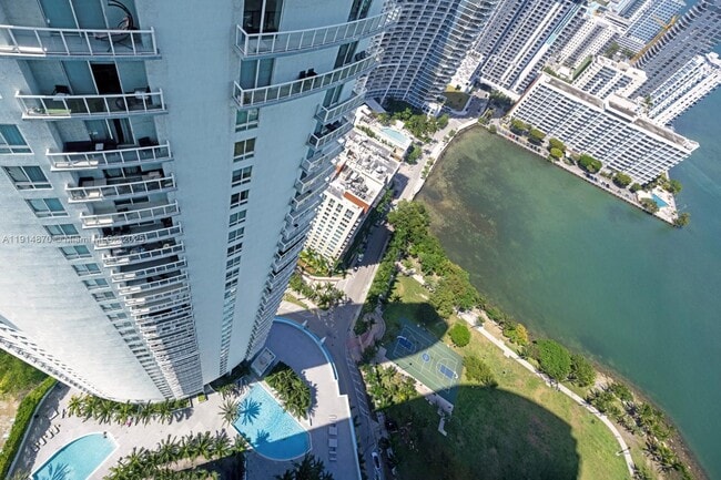 Building Photo - 1900 N Bayshore Dr