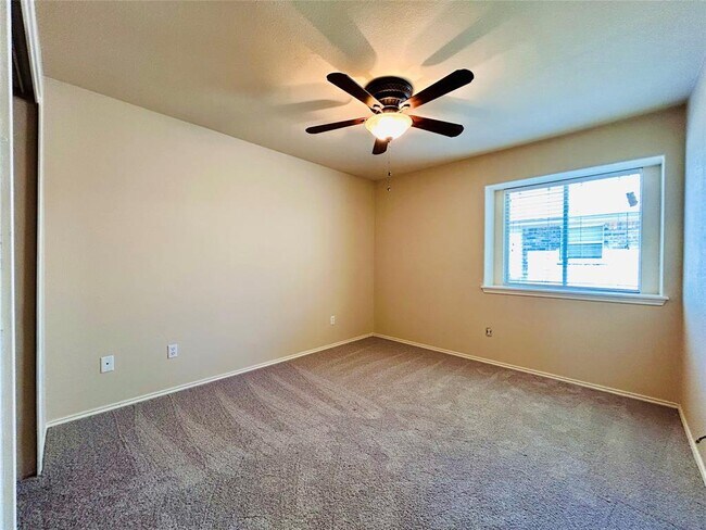 Building Photo - 468 Clarence Ct