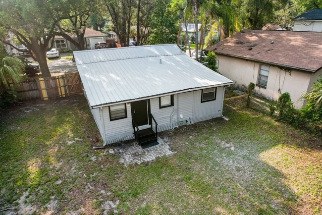 Building Photo - 3bdrm/1bath Home with large fenced yard  ** Section 8 OK ** $1,695.00