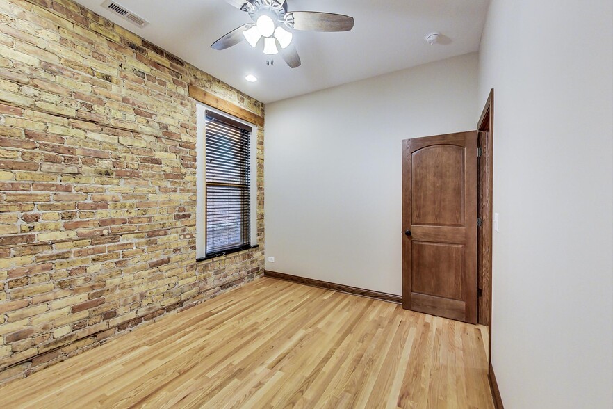 Building Photo - 2123 N Sheffield Ave