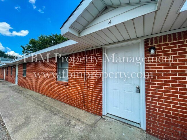 Building Photo - 330 W College St