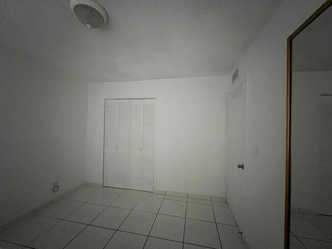 Building Photo - 2498 SW 17th Ave