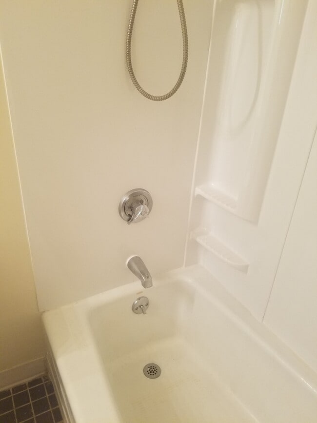 Building Photo - Single Family Home within walking distance to Quinnipiac