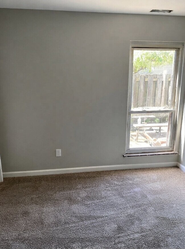 Building Photo - 1085 Merrimar Cir N