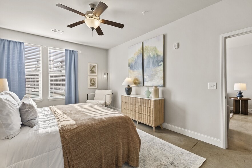 Building Photo - Comet Westgate