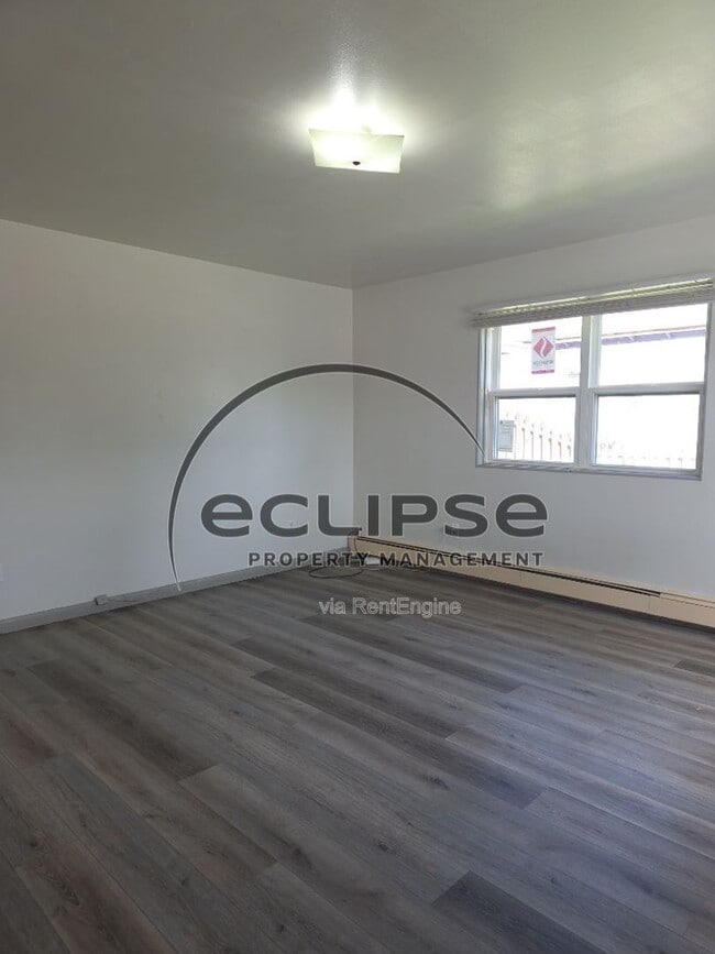 Building Photo - 731 3rd St
