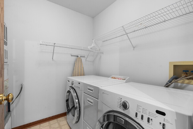 Building Photo - 8966 W Heathwood Cir