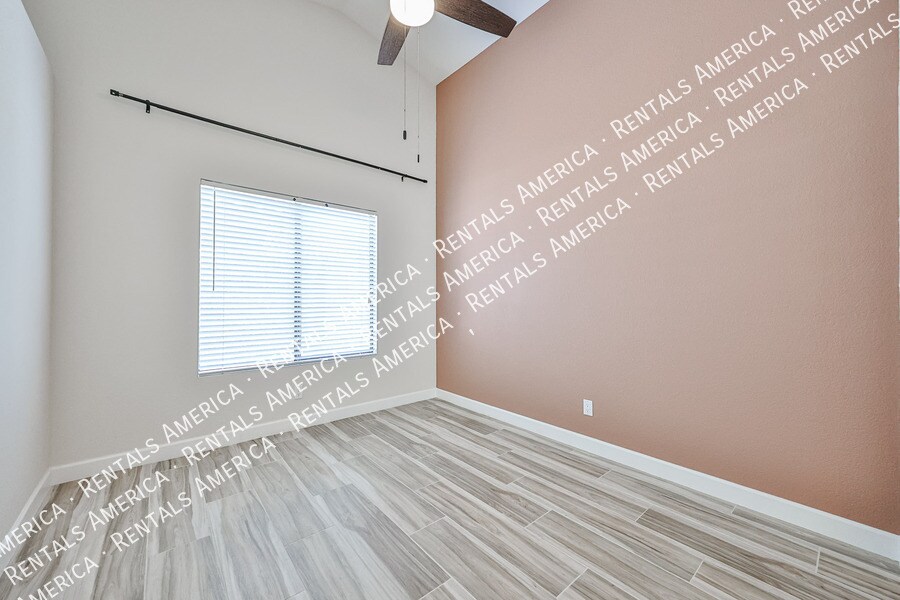 Building Photo - 3802 N Wintergreen Way