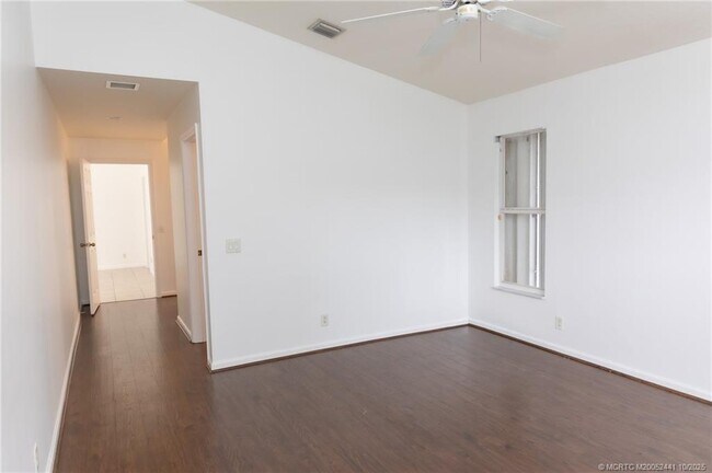 Building Photo - 8965 SW Chevy Cir